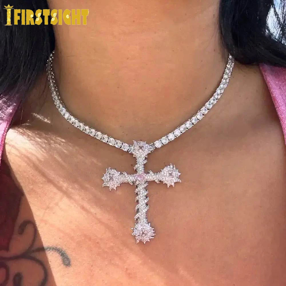 2024 New Thorny Cross Pendant Necklace Iced Out Cz Cubic Zirconia Fashion For Women Men Pink Charm Hip Hop Jewelry